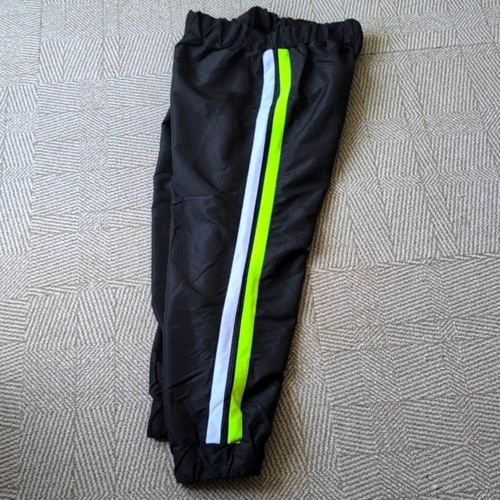 NWOT Balera Black Neon Yellow Nylon Windbreaker QuickDry Jogger Pants Sz Medium